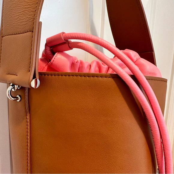 SOLD! Brand New Sportmax Runway Leather Bucket Bag Size: OS all Seasons - Picture 15 of 16